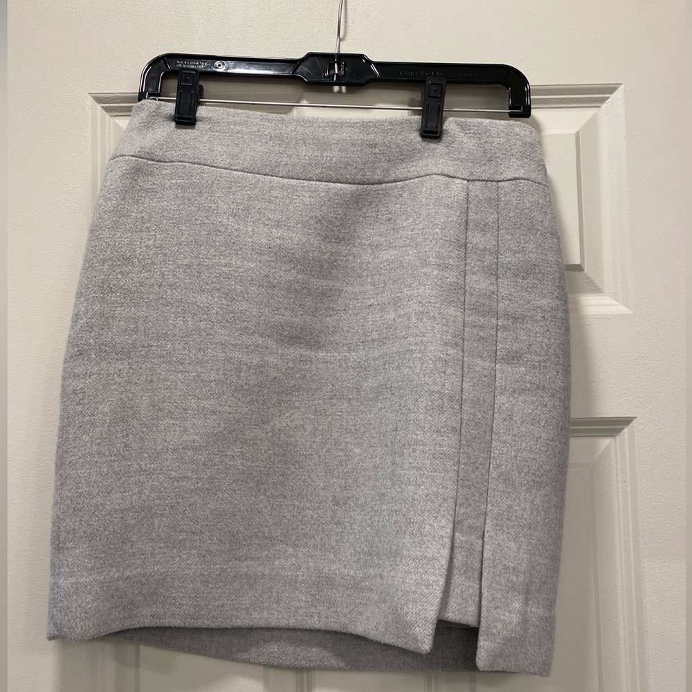 White House Black Market light gray pencil skirt